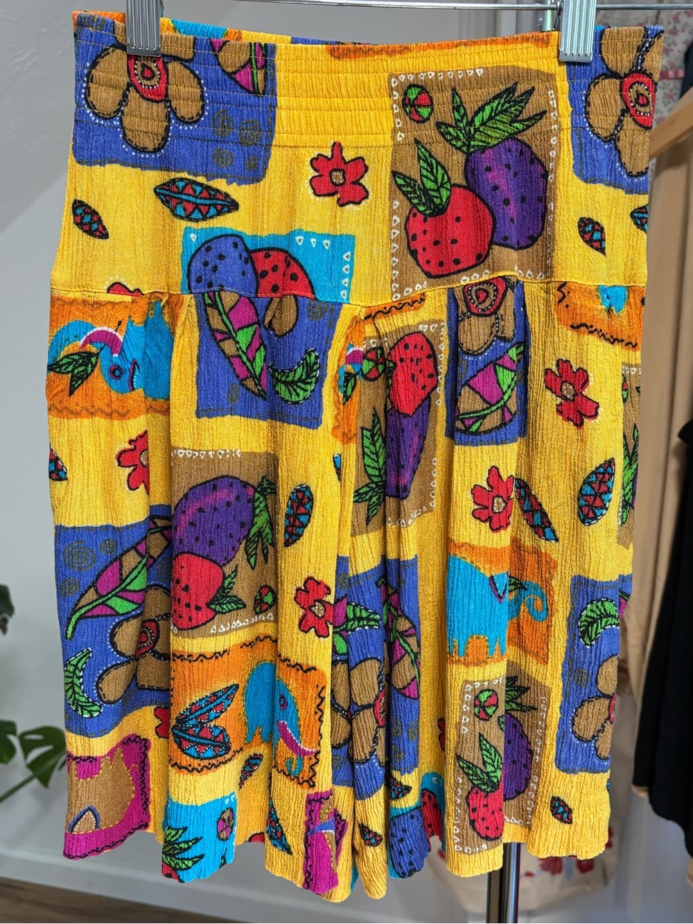 Vintage 90s E. Gadd funky fruit print, flowy shorts size 6
